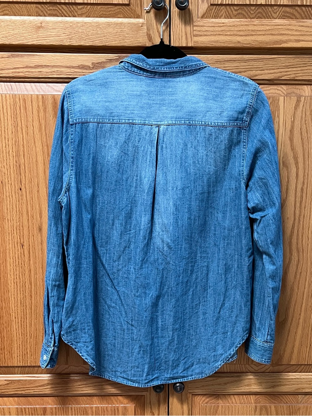 Old Navy Women’s Denim Button-Down Shirt, GUC, Size L - Picture 2 of 6